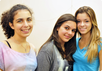 As alunas Ana Carolina, Isabella e Maria Beatriz